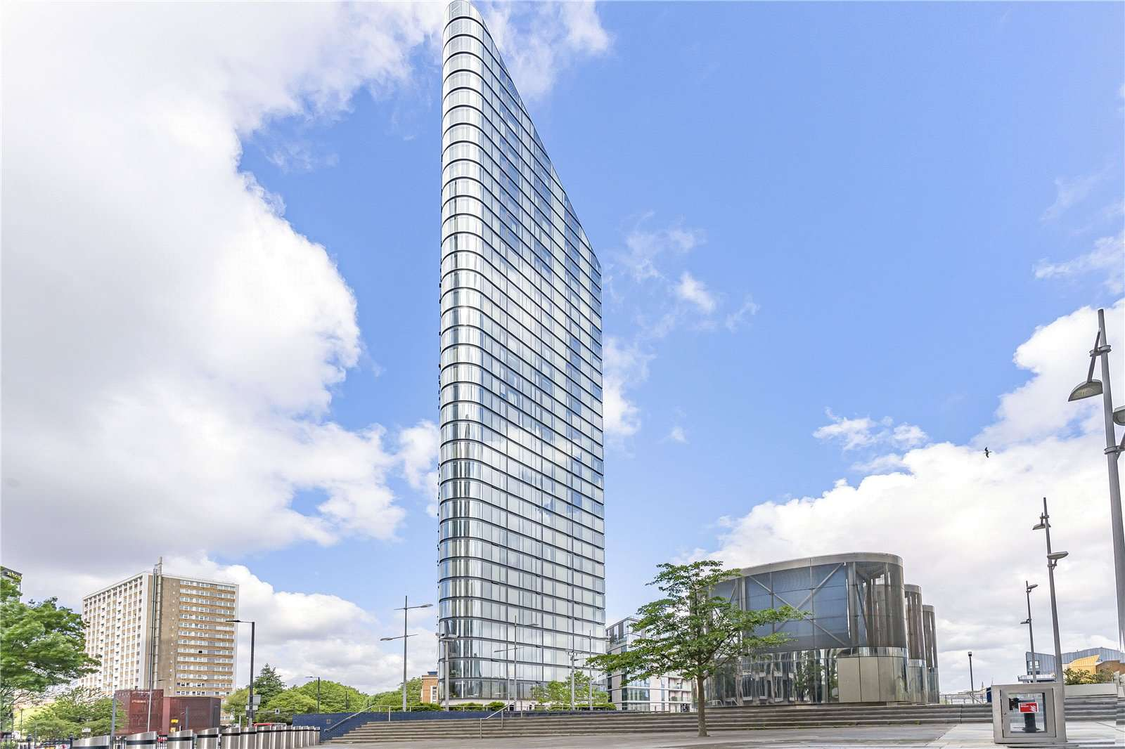 💎烫金邮编EC1V稀有一房释出｜哈里发塔、世贸一号同款建筑团队巨作50万买得到💎 !!!投资神盘，毛投报率高达6.24%!!!