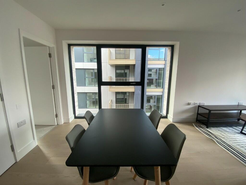 Charming 2-Bed Home in Elephant & Castle – Peaceful Setting with Great Connections