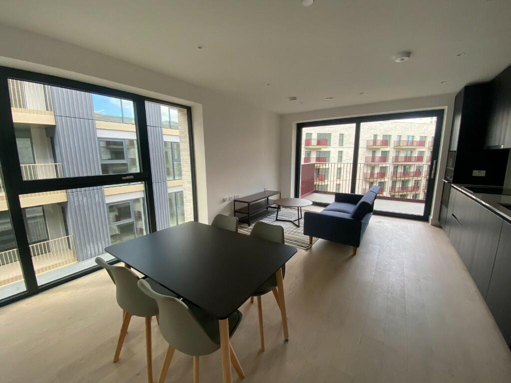 Charming 2-Bed Home in Elephant & Castle – Peaceful Setting with Great Connections