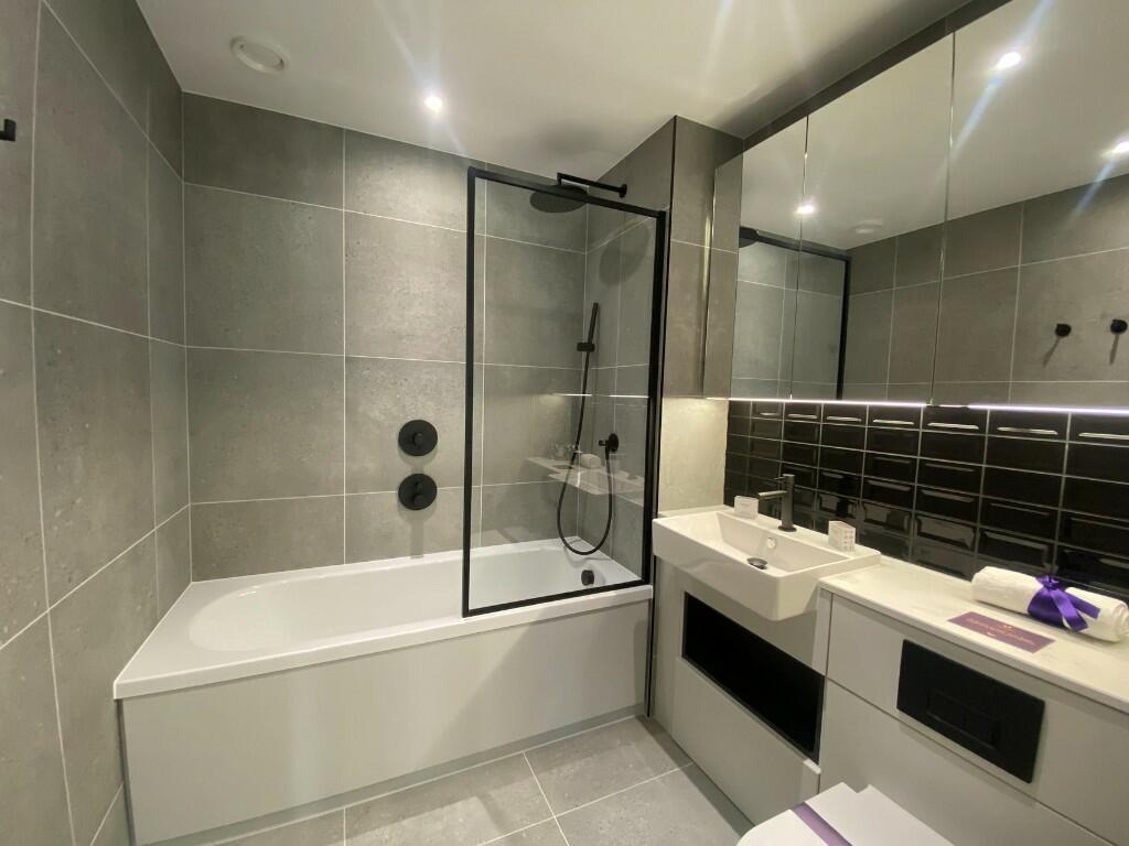Charming 2-Bed Home in Elephant & Castle – Peaceful Setting with Great Connections