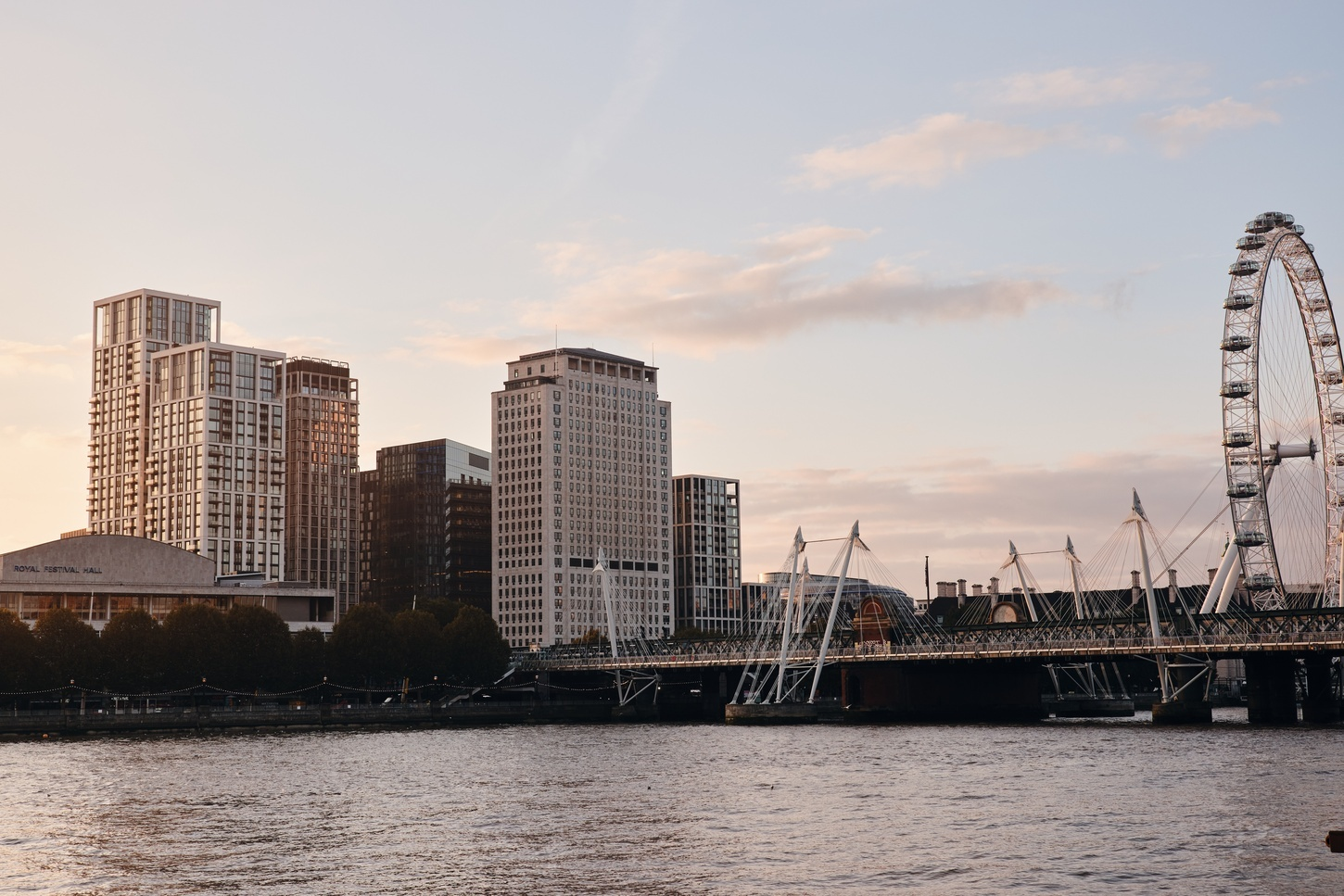🌟 Iconic Riverside Luxury: 30 Casson Square, Waterloo 🏙🌉💫